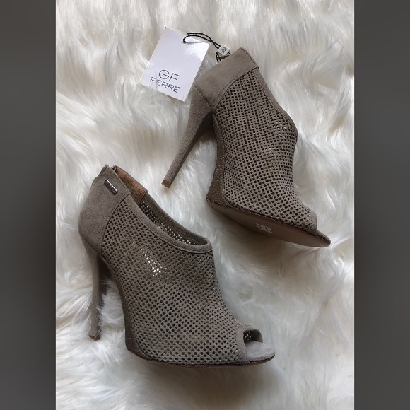 NWOB Gianfranco Ferré Perforated Bootie Heels - Picture 3 of 8